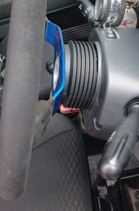 ステアリング横から